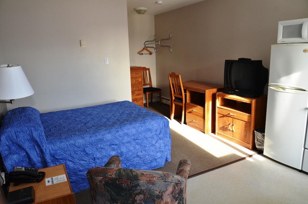 Blue Bell Inn Fort Nelson Zimmer foto