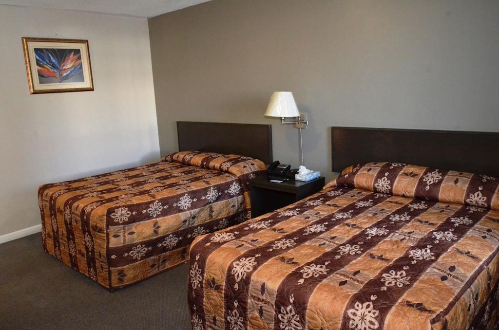 Blue Bell Inn Fort Nelson Zimmer foto